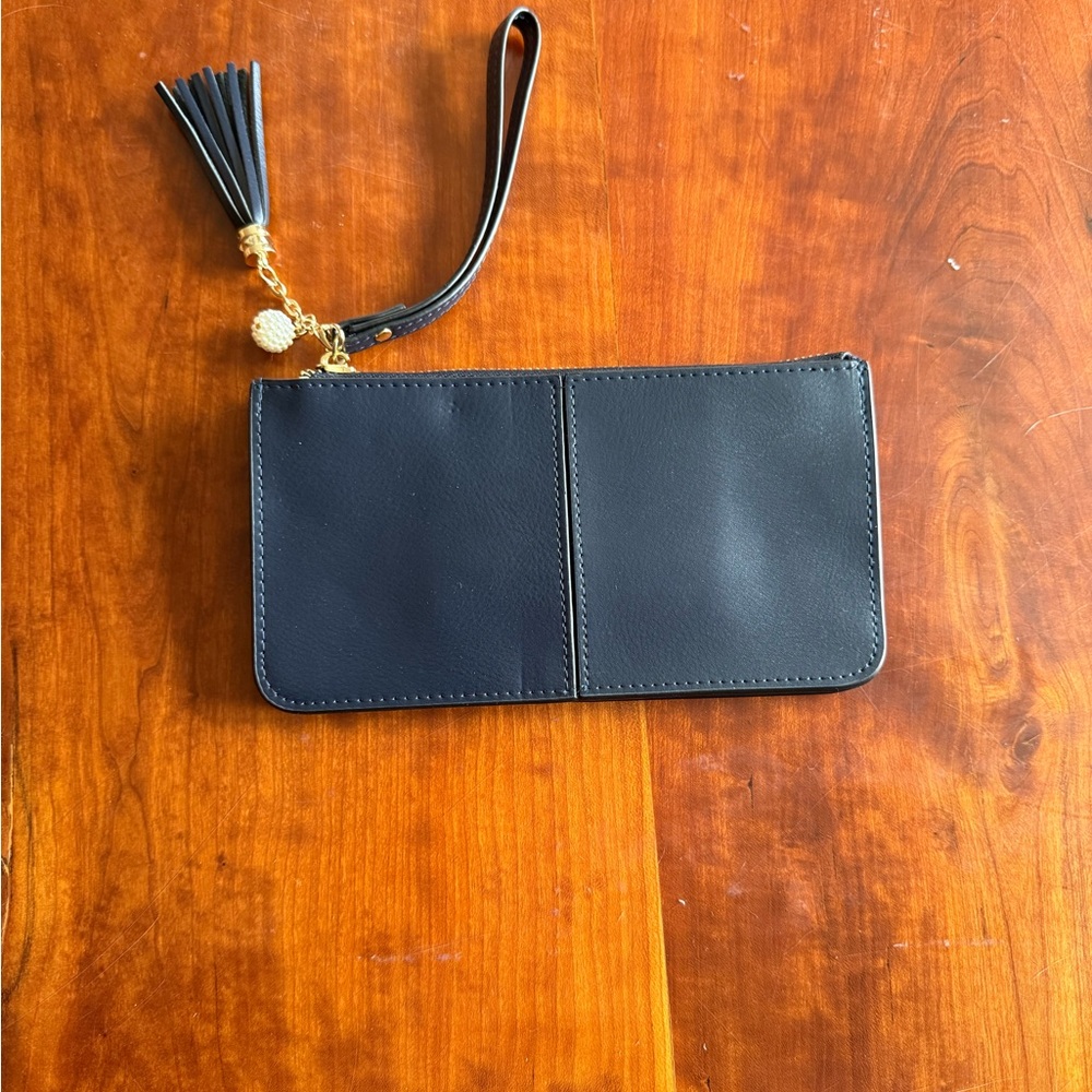 Elegant Navy Wristlet Clutch - Picture 3 of 12